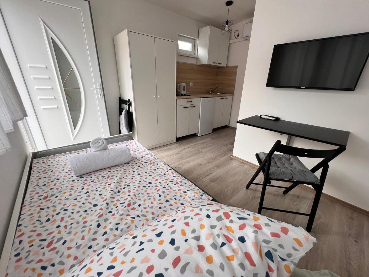 Kiwi Apartment
